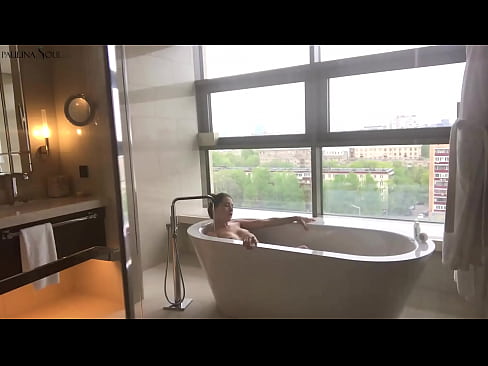 ❤️ زبردست بيبي جوش سان غسل خاني ۾ هن جي بلي کي ڇڪيندي آهي ️❌ سپر فحش